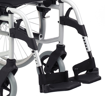 Apoios de pés abatíveis e ajustáveis em longitude