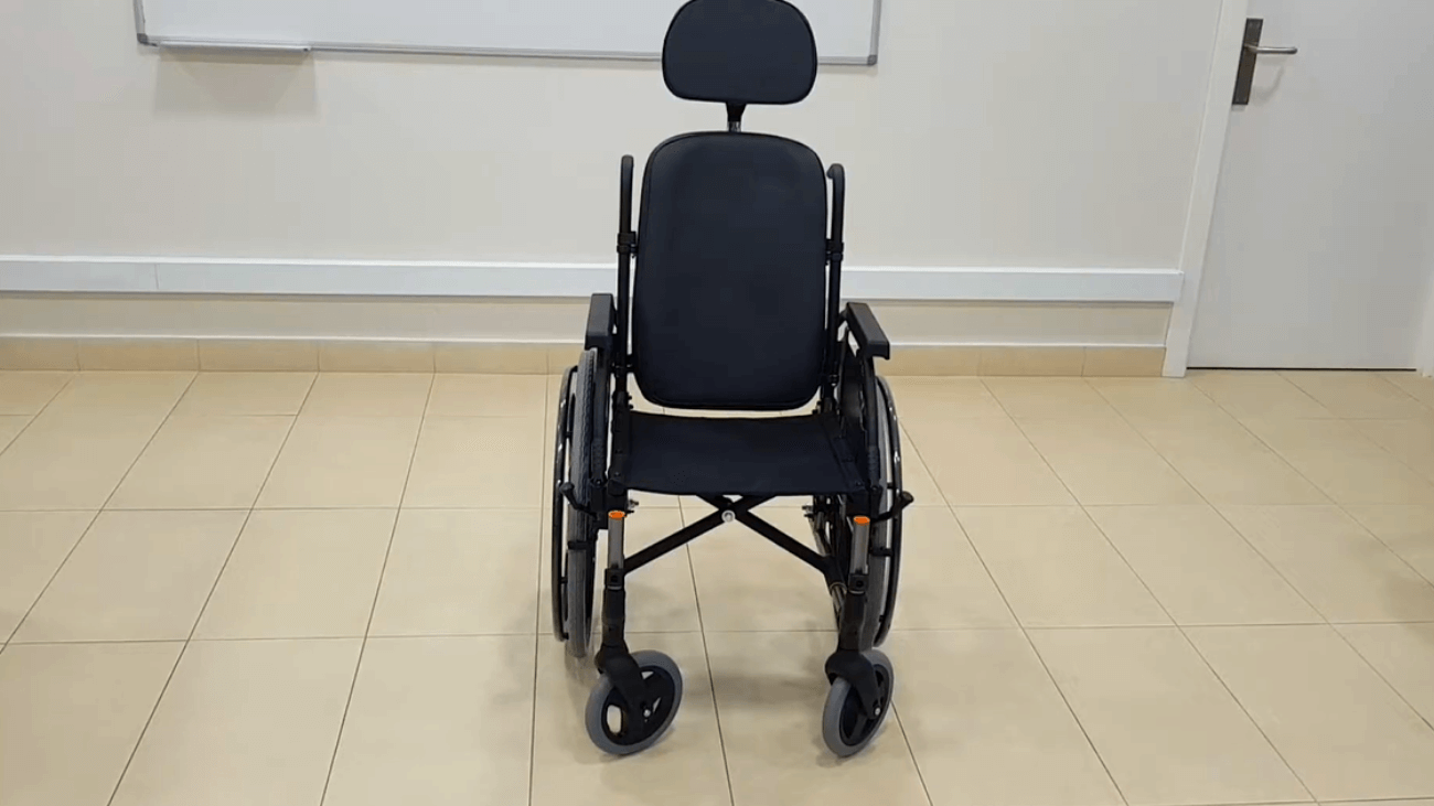 Breezy | Montagem apoio de cabeça no Breezy com encosto anatómico Miniatura