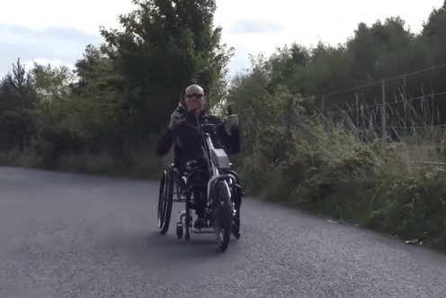 Tiga com handbike Quickie Attitude híbrida